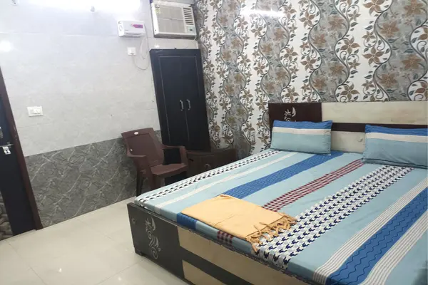 Affordable deluxe room accommodation on Taleti Road Palitana
