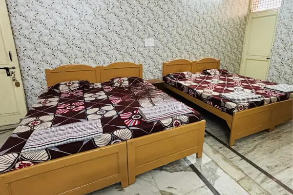 Non AC budget room for pilgrims in Palitana Gujarat