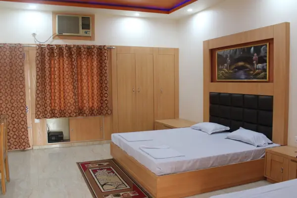 Super deluxe family room at Shree Mewad Bhavan Palitana